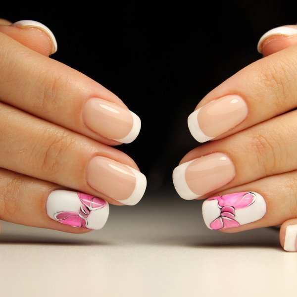 Маникюр френч с маками