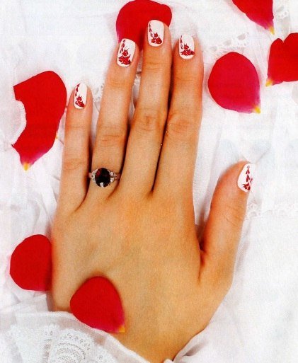 Маникюр с акцентом на большом пальце