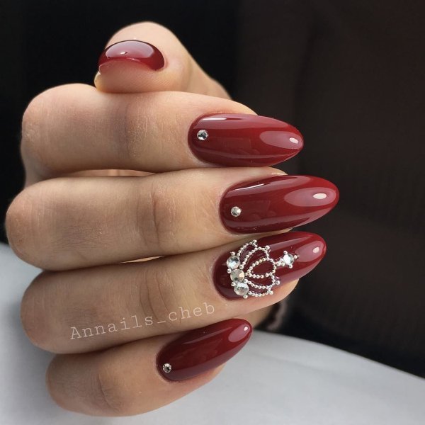 Педикюр красный с вишенками