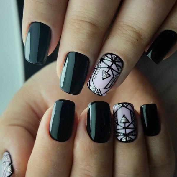 Стильный черный маникюр