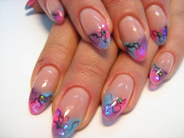 Яркий маникюр цветы