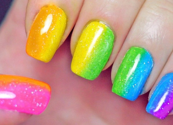 Ногти яркие летние