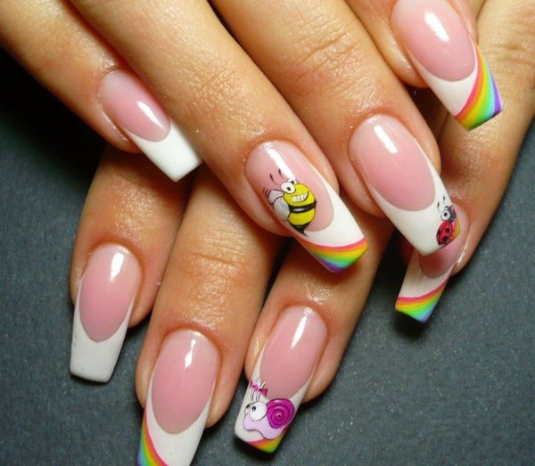 Розовый маникюр с рисунком