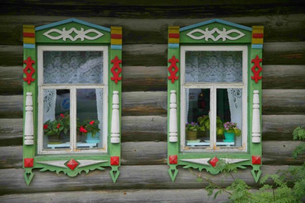 Окна деревянные расписные