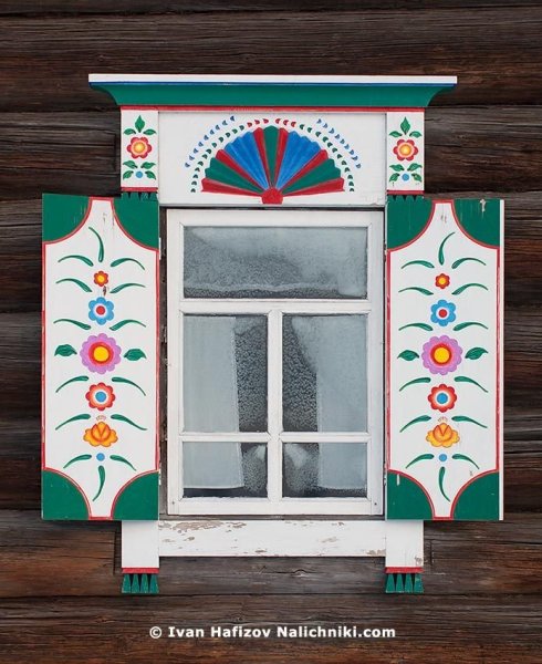 Ставенки резные окна расписные
