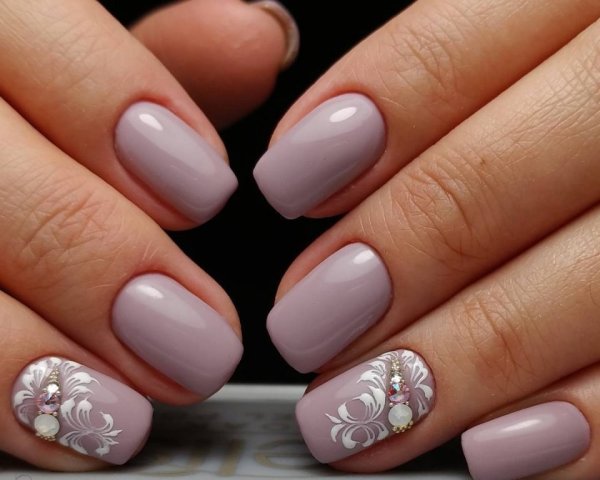 Нежный нюдовый маникюр 2022