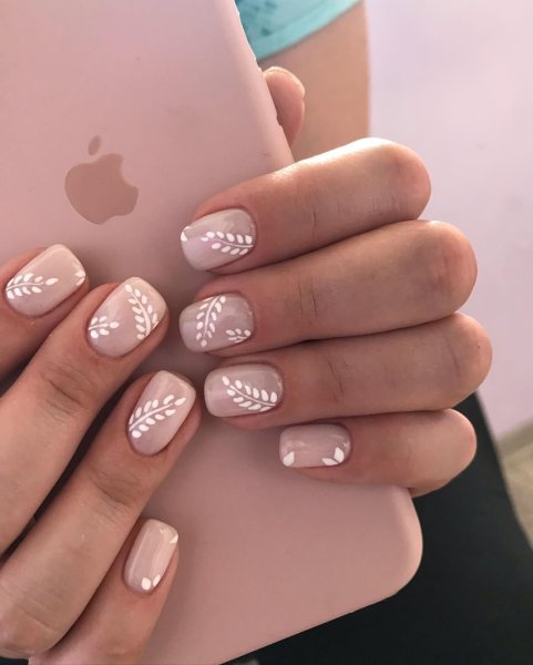 Нюдовый маникюр на короткие ногти 2020