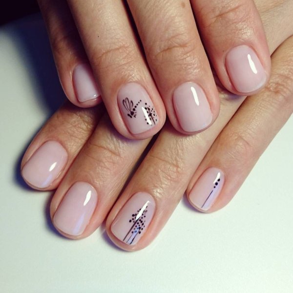 Нарядный розовый маникюр