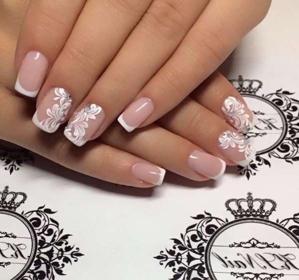 Нежный маникюр френч с рисунком