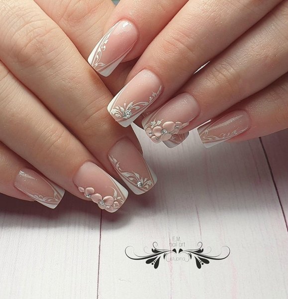 Французский маникюр на короткие овальные ногти