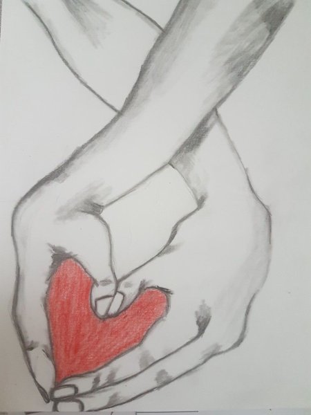 Сердце в руках карандашом
