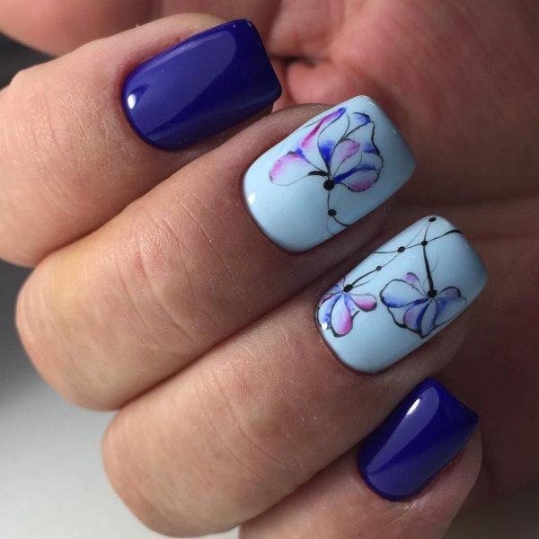 Маникюр синий с розовым