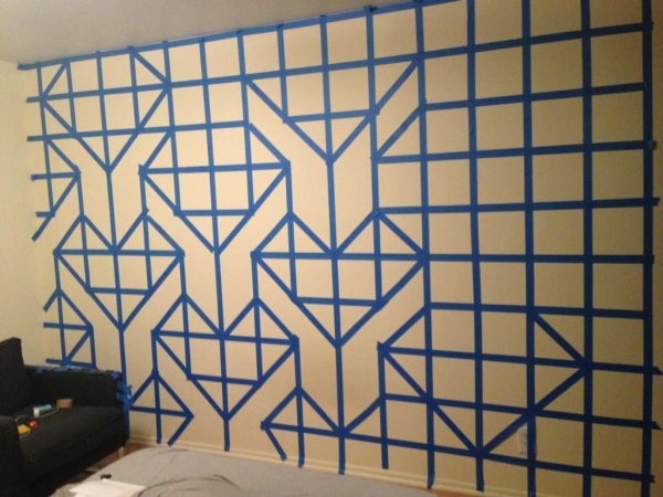 Геометрический рисунок на стене