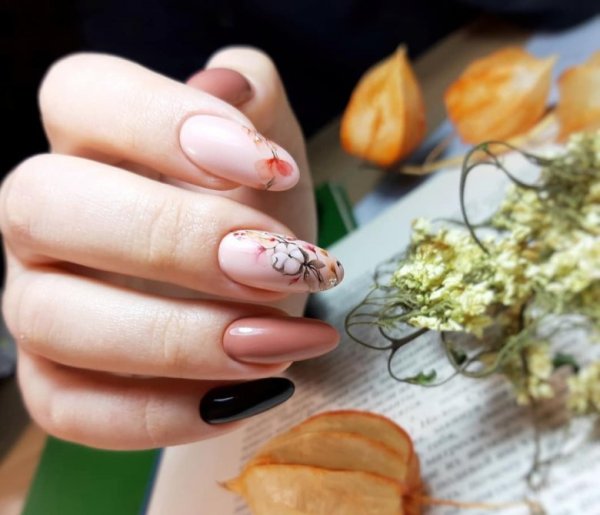 Осенний френч миндаль