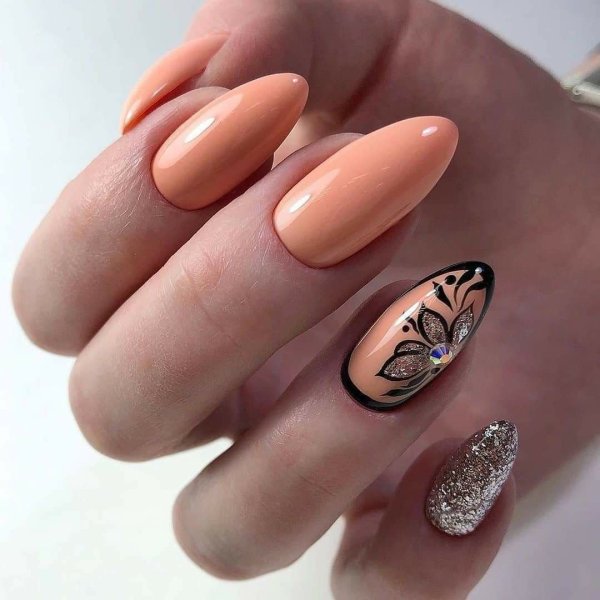 Маникюр персикового цвета