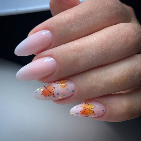 Осенний френч миндаль