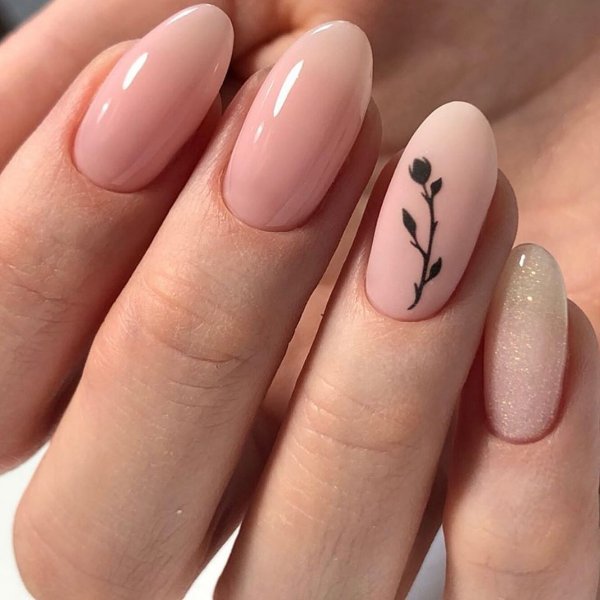 Маникюр нюд миндаль