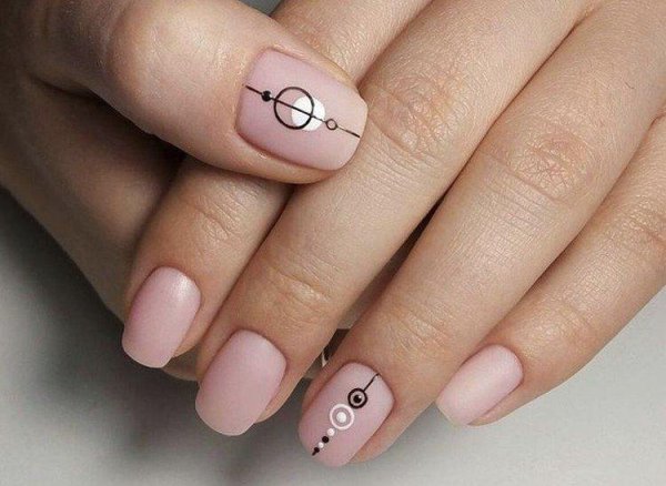 Маникюр нюд геометрия