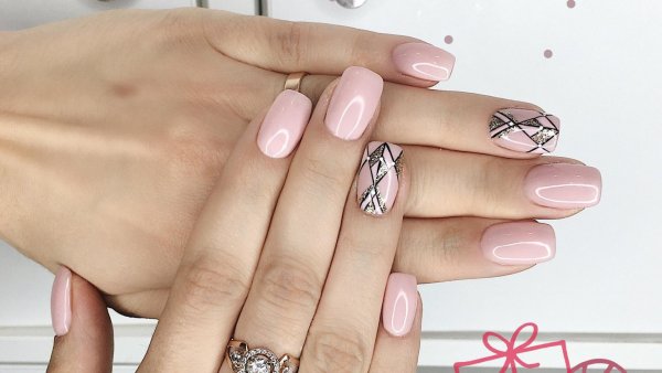 Нюдовый маникюр