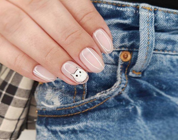 Маникюр нюд с рисунком