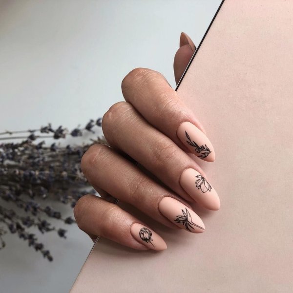 Маникюр нюд миндаль