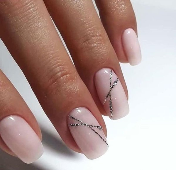 Нежный маникюр с веточкой