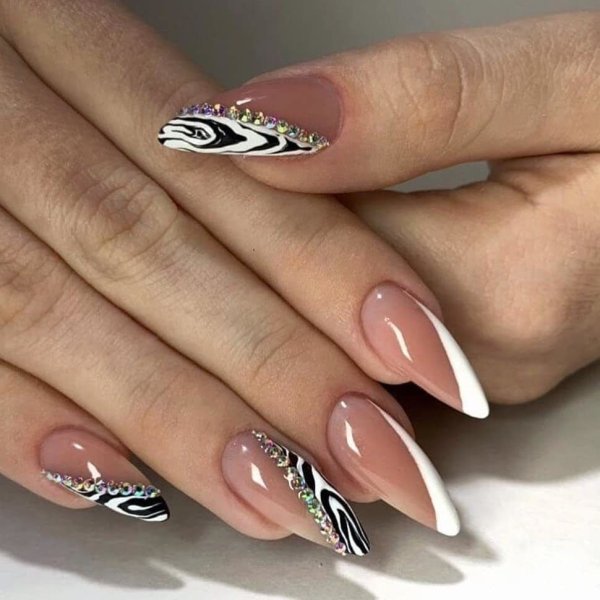 Необычный френч на миндалевидных