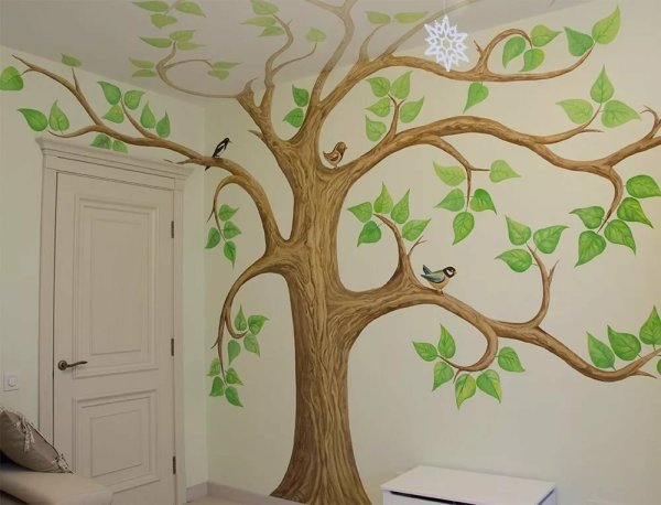 Дерево на стене