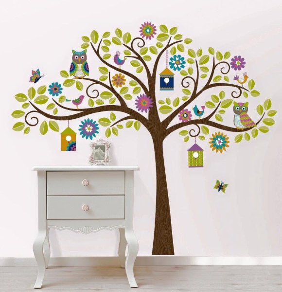 Дерево в классе на стене