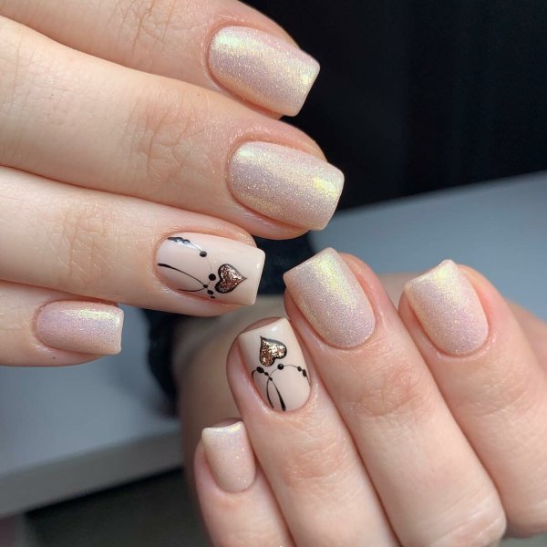 Бежевые ногти