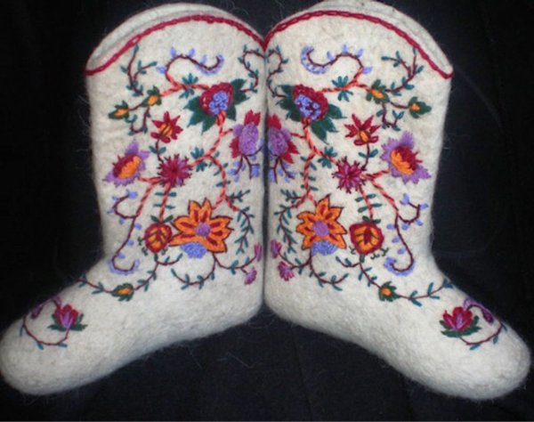 Вышитые валенки