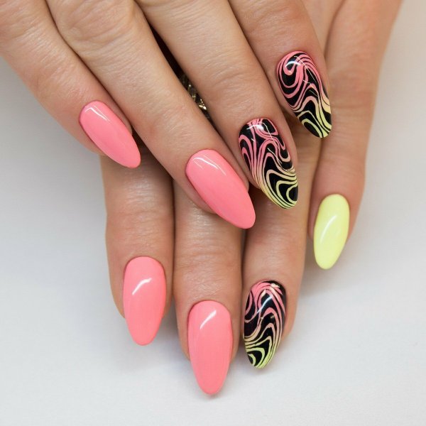 Красивые яркие ногти