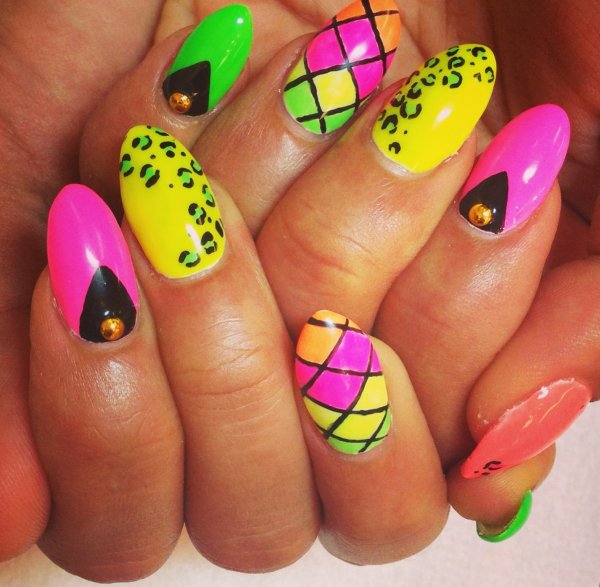 Ногти яркие летние