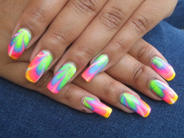 Летние разноцветные ногти