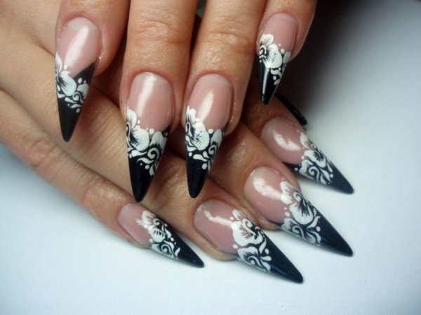 Острые нарощенные ногти черные с белым
