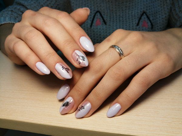 Нежный весенний маникюр