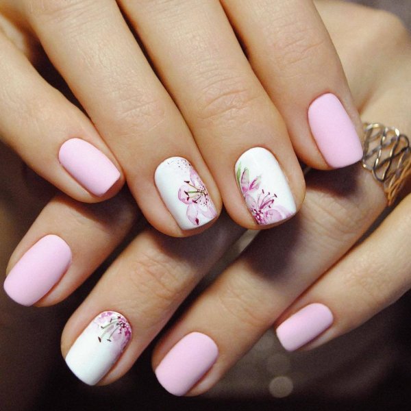 Маникюр в бежевых тонах