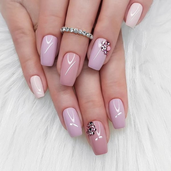 Маникюр на короткие квадратные ногти