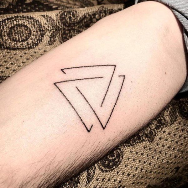 Тату треугольник