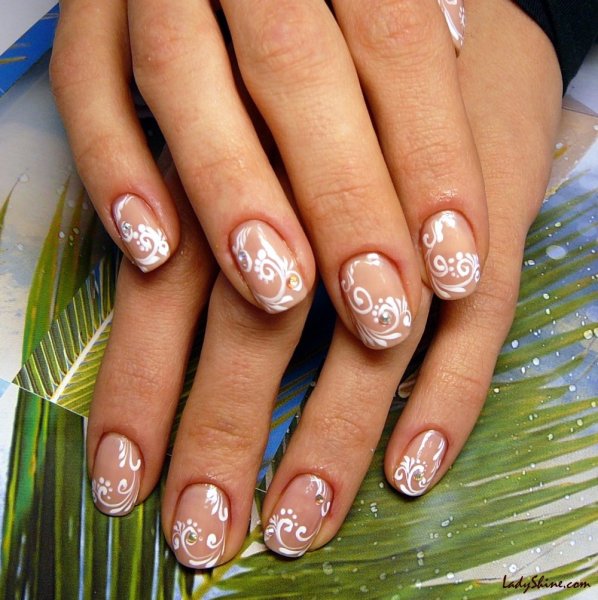 Маникюр с цветами