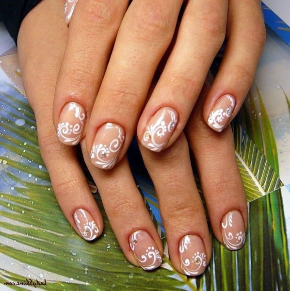 Розовые ногти