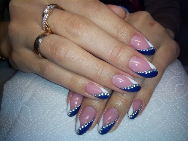 Синий френч на ногтях