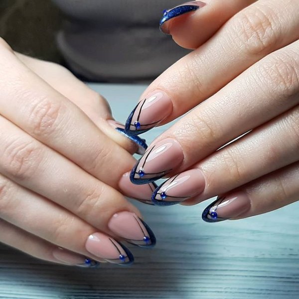 Двойной френч на ногтях