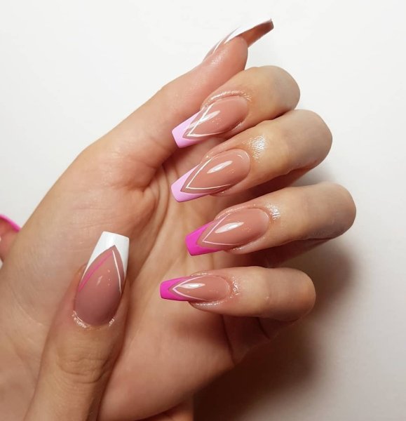 Френч на миндалевидных ногтях 2018