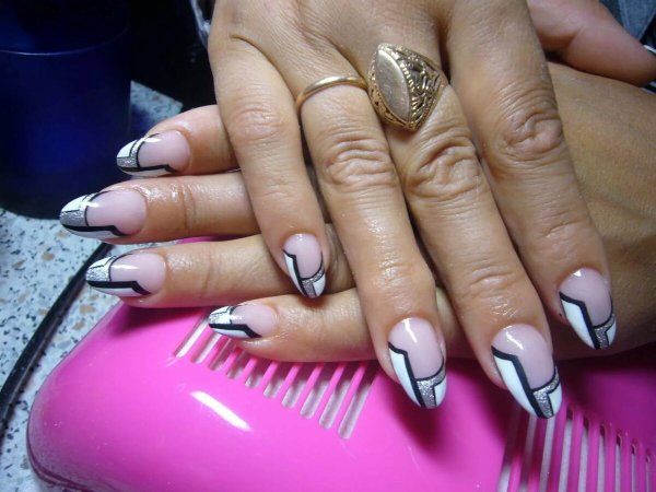 Френч Нэилс