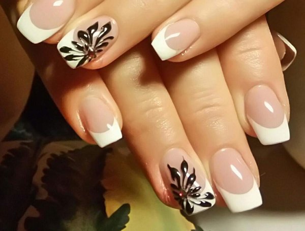 Красивый френч на квадратных ногтях