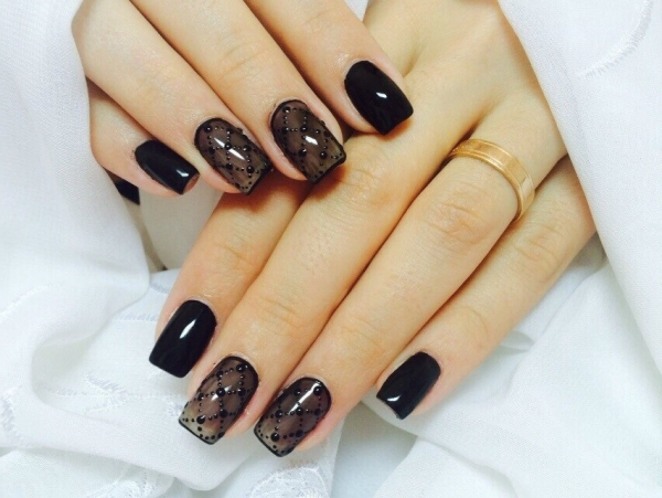 Красивый маникюр в темных тонах