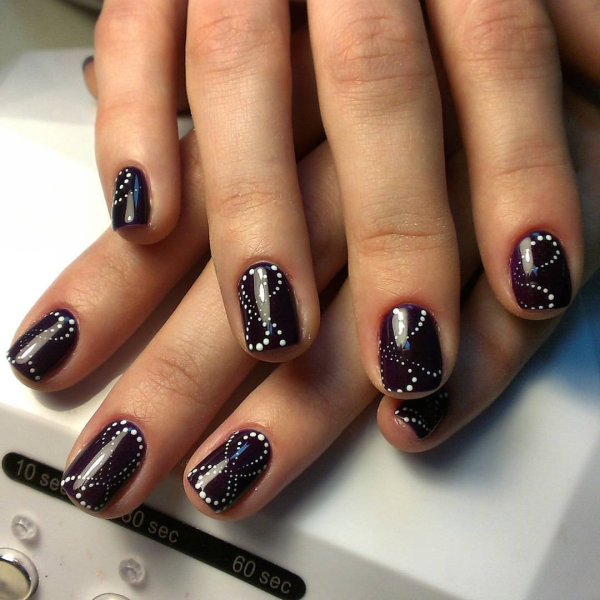 Темный маникюр на короткие ногти