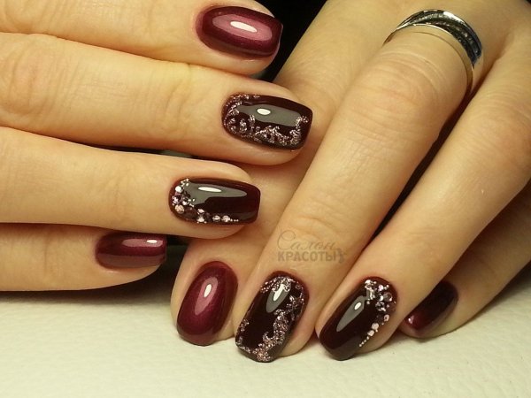 Ногти тёмные красивые короткие