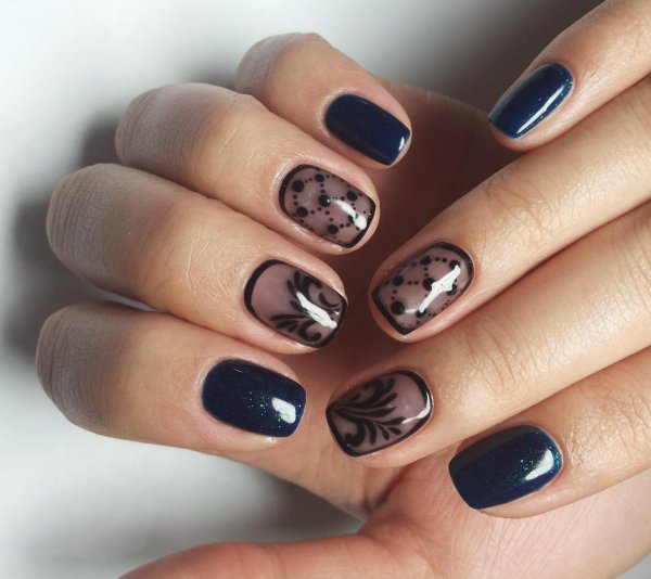 Маникюр с темным лаком